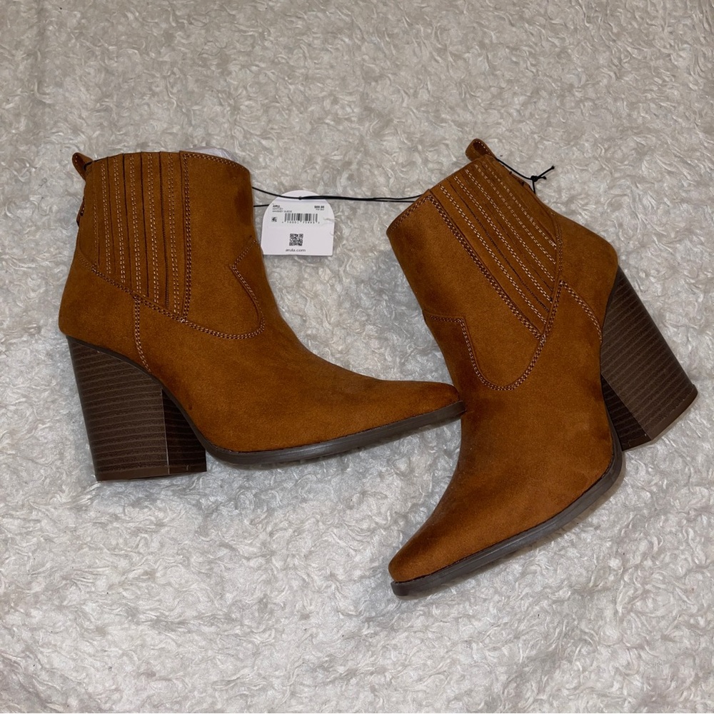 Chestnut brown faux suede western ankle short booties boots 9 Arula